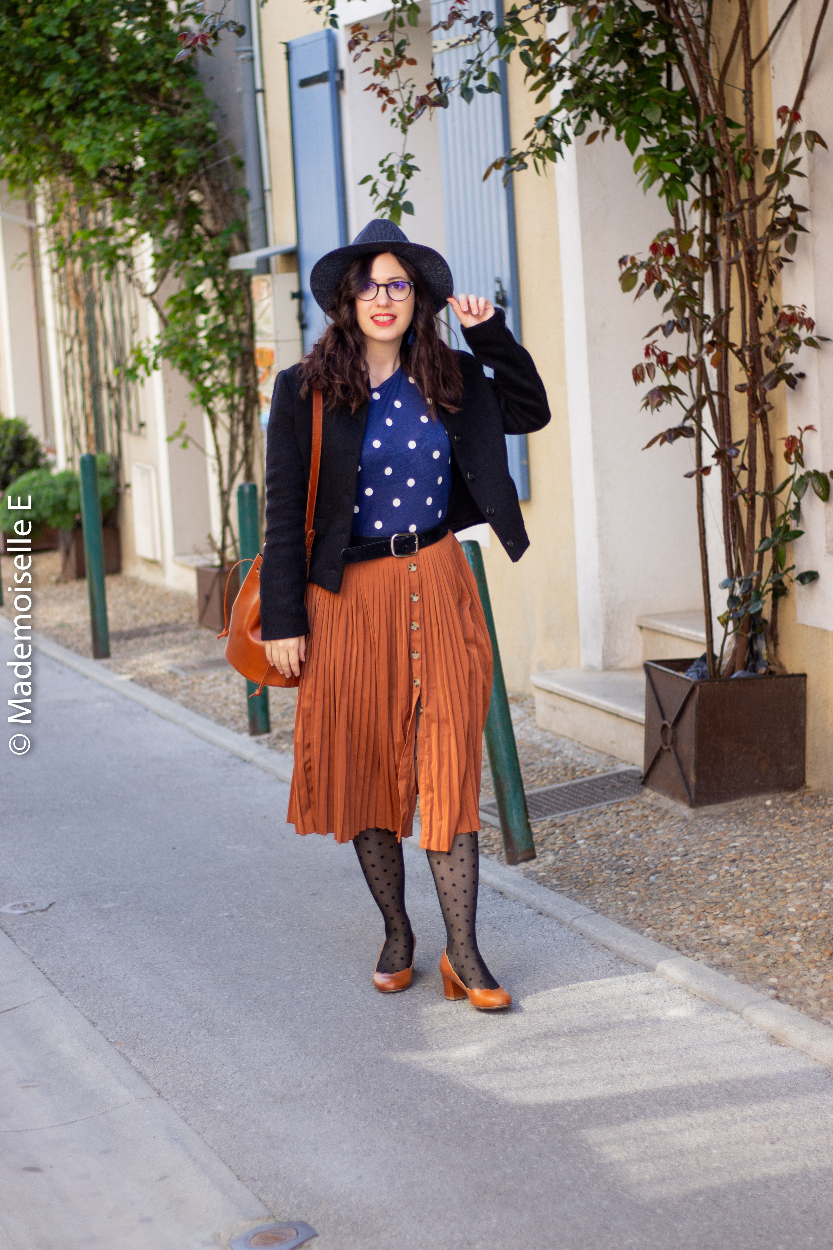 blog-mode-femme-jupe-midi-plissée-camel-2-mademoiselle-e