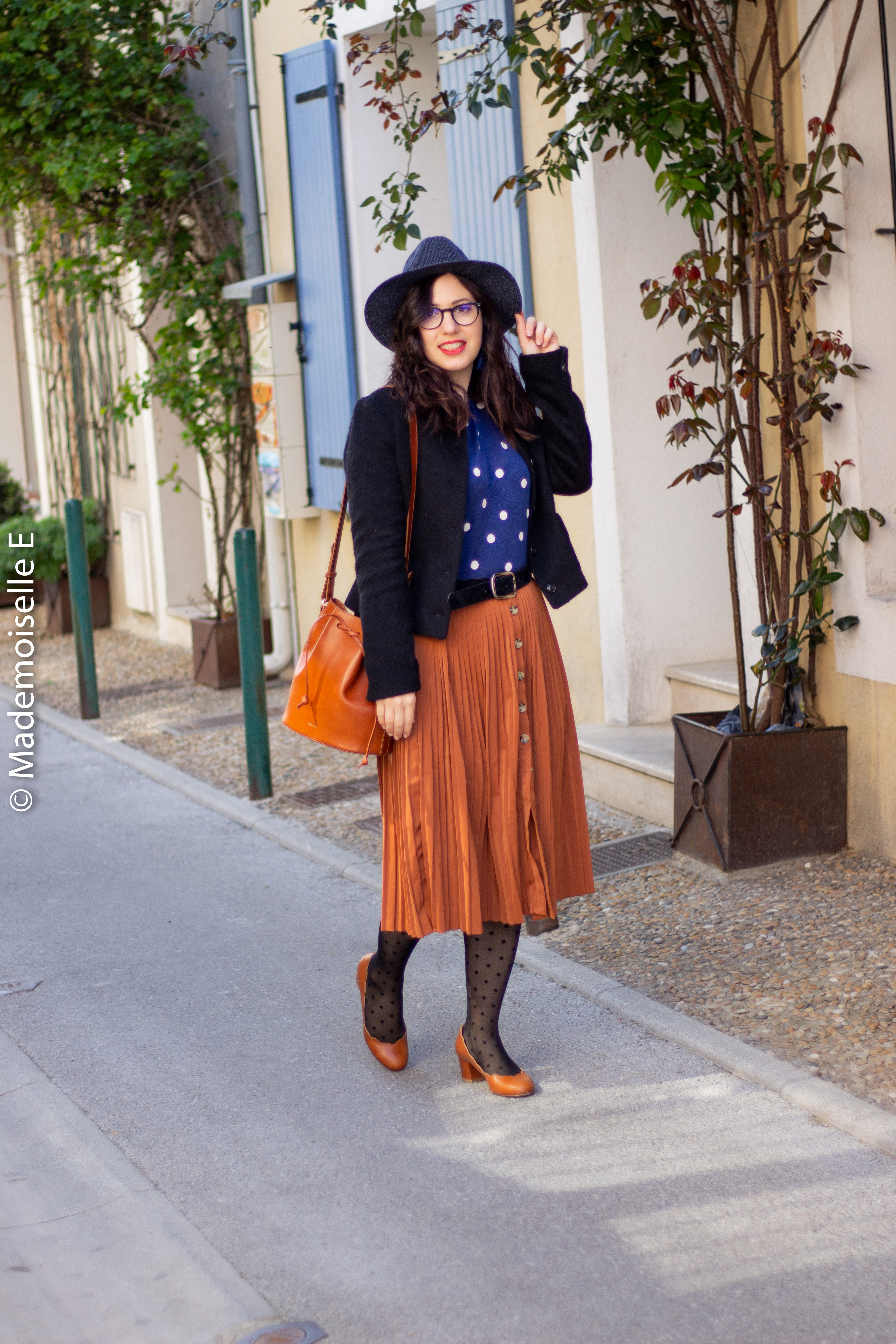 blog-mode-femme-jupe-midi-plissée-camel-3-mademoiselle-e