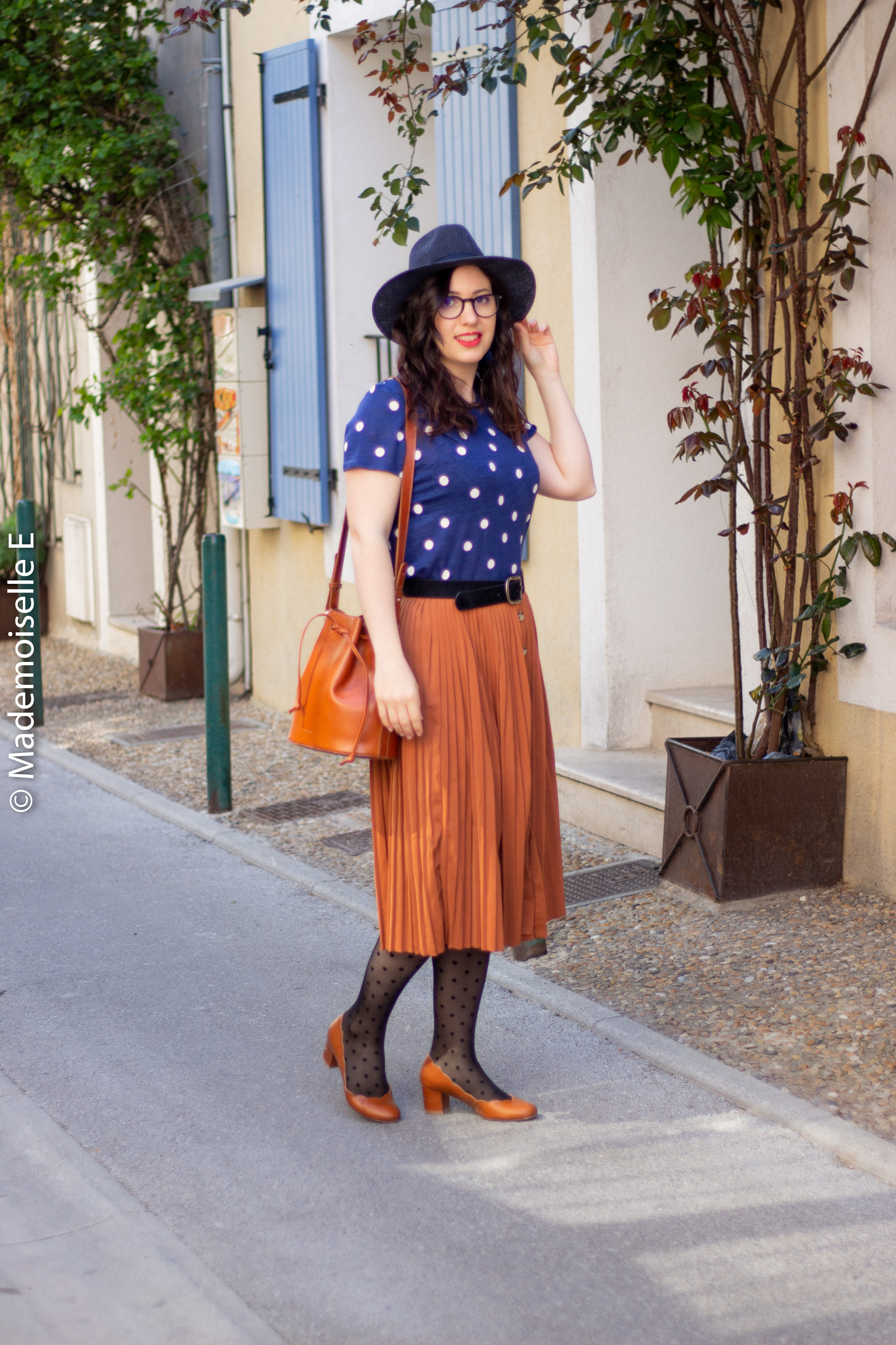 blog-mode-femme-jupe-midi-plissée-camel-4-mademoiselle-e