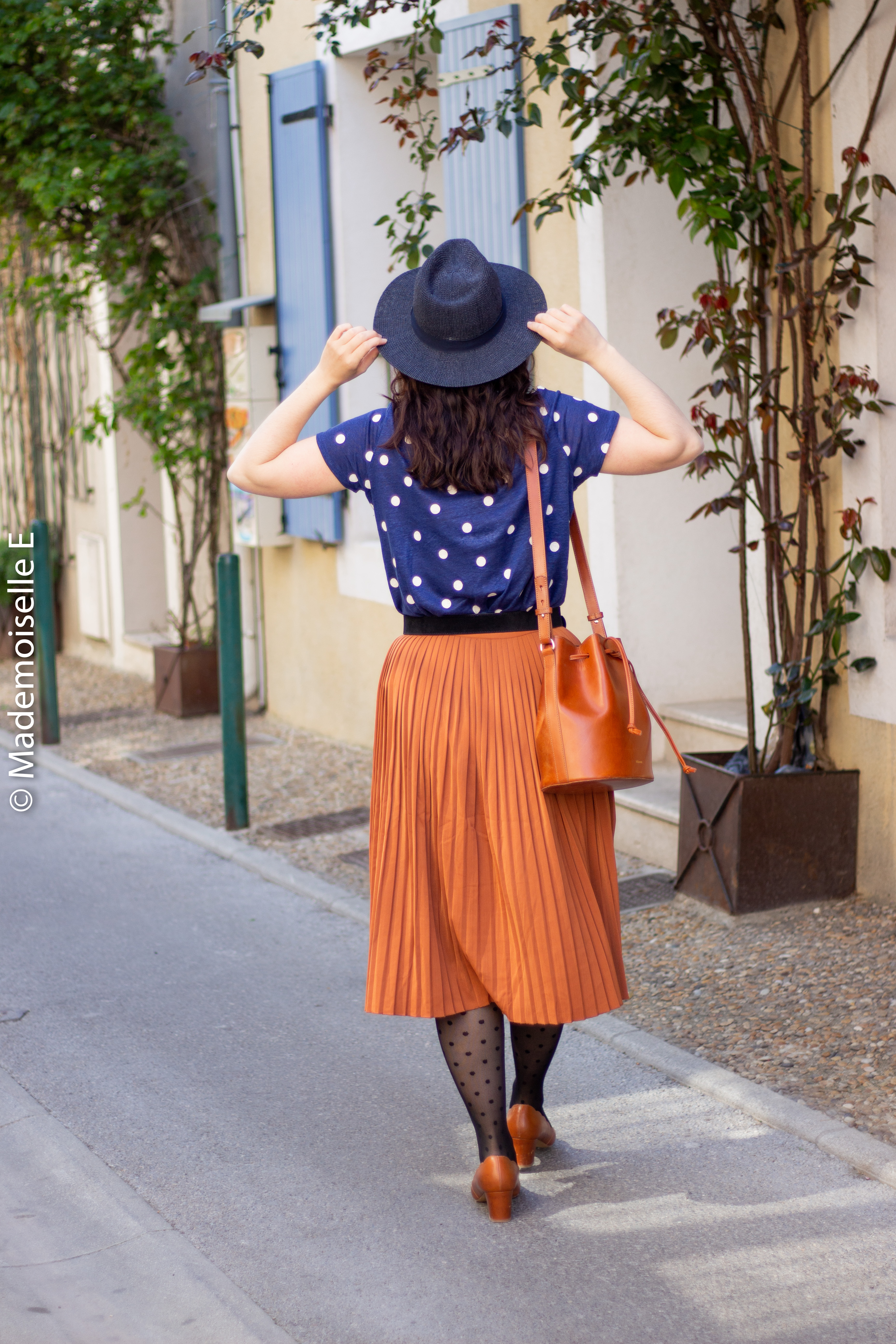 blog-mode-femme-jupe-midi-plissée-camel-7-mademoiselle-e