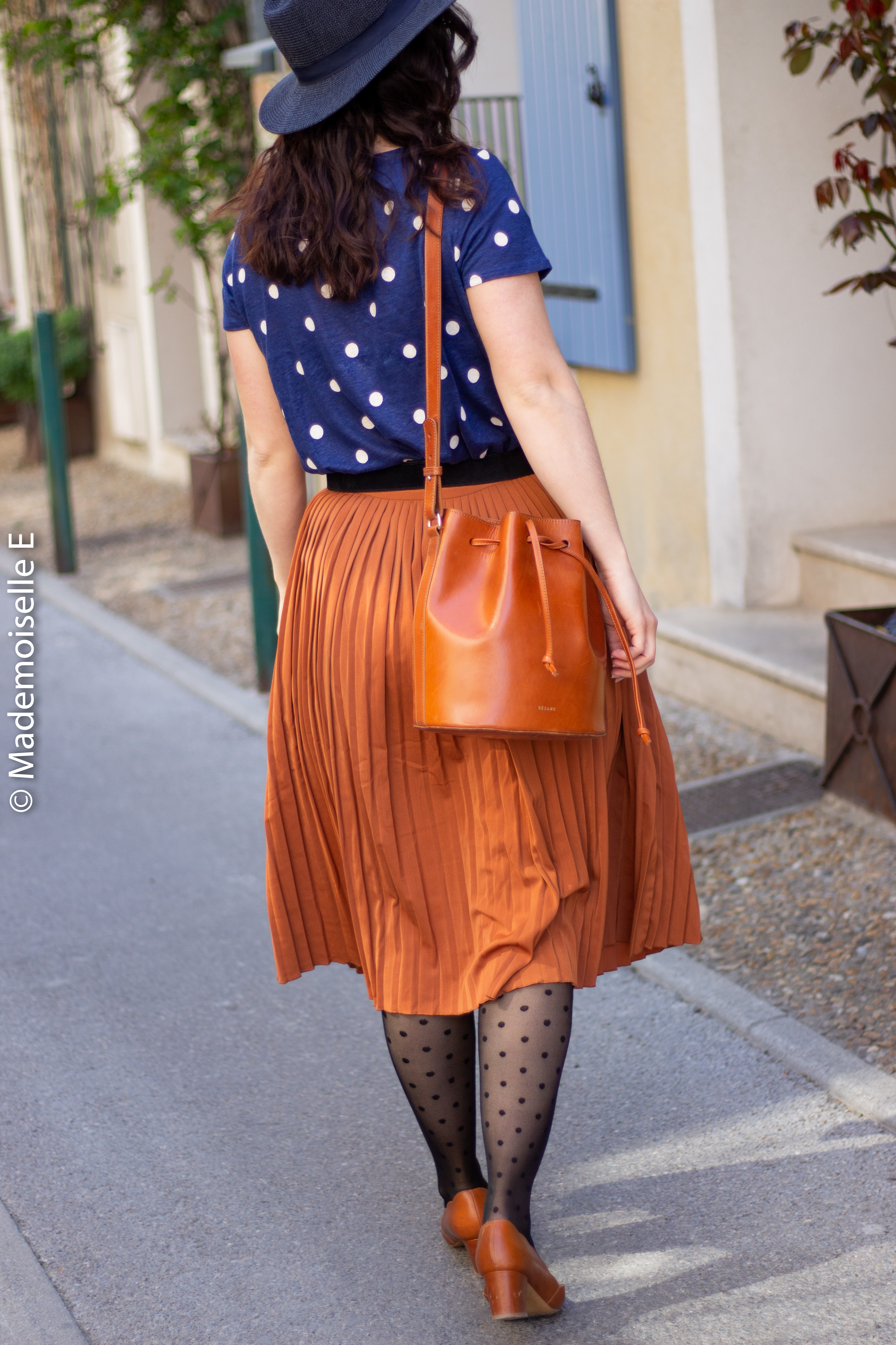 blog-mode-femme-jupe-midi-plissée-camel-8-mademoiselle-e