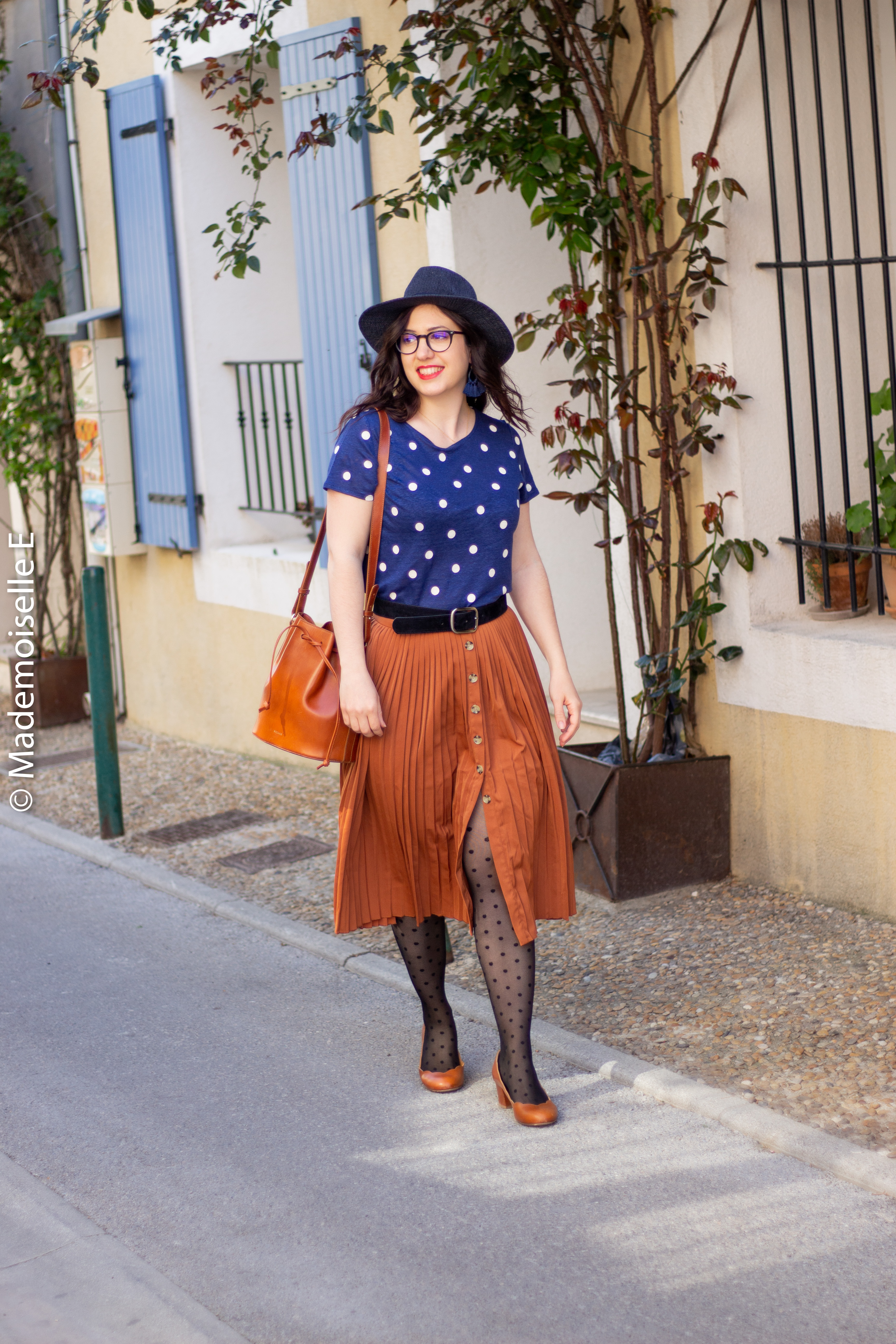 blog-mode-femme-jupe-midi-plissée-camel-11-mademoiselle-e