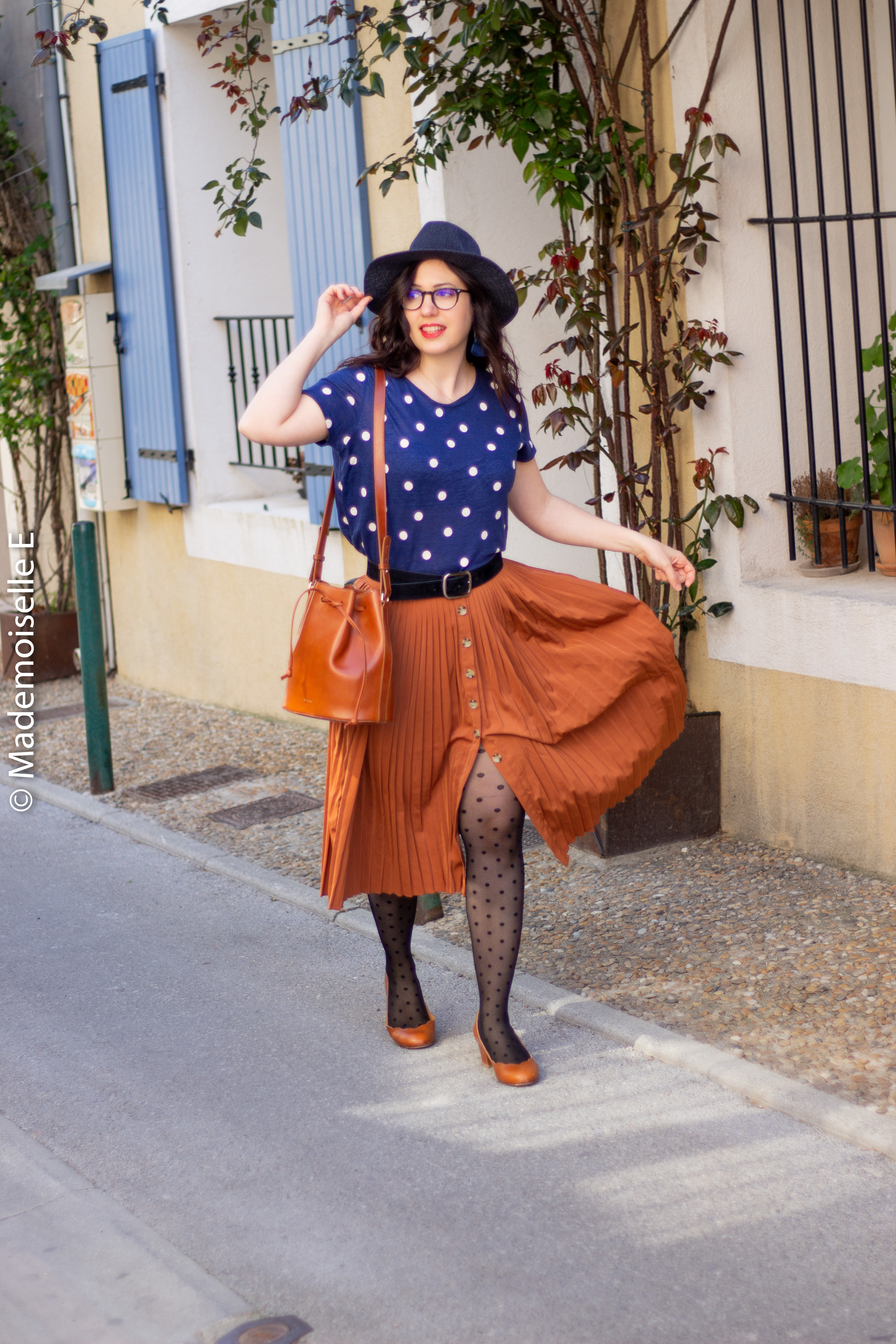 blog-mode-femme-jupe-midi-plissée-camel-13-mademoiselle-e