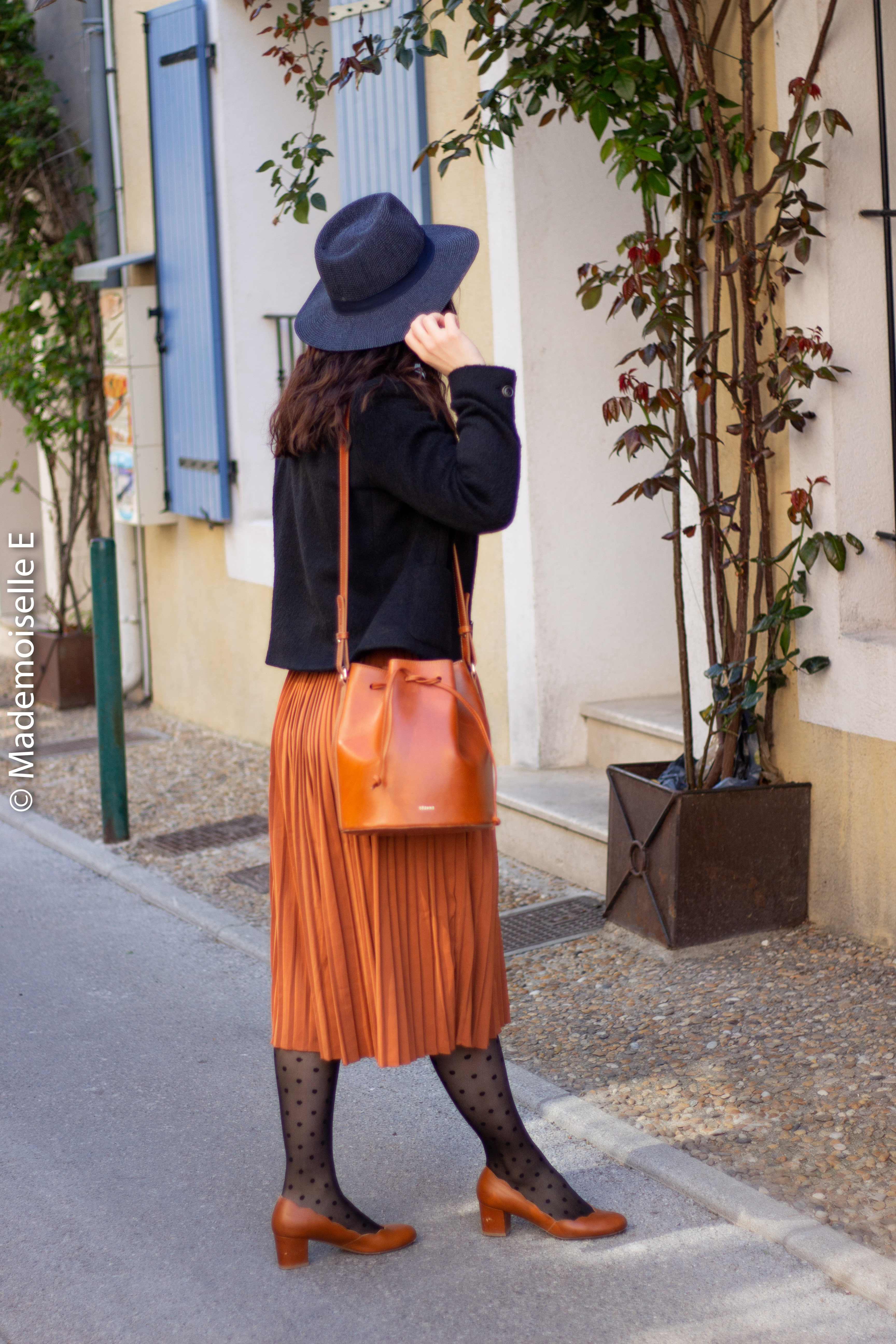 blog-mode-femme-jupe-midi-plissée-camel-16-mademoiselle-e