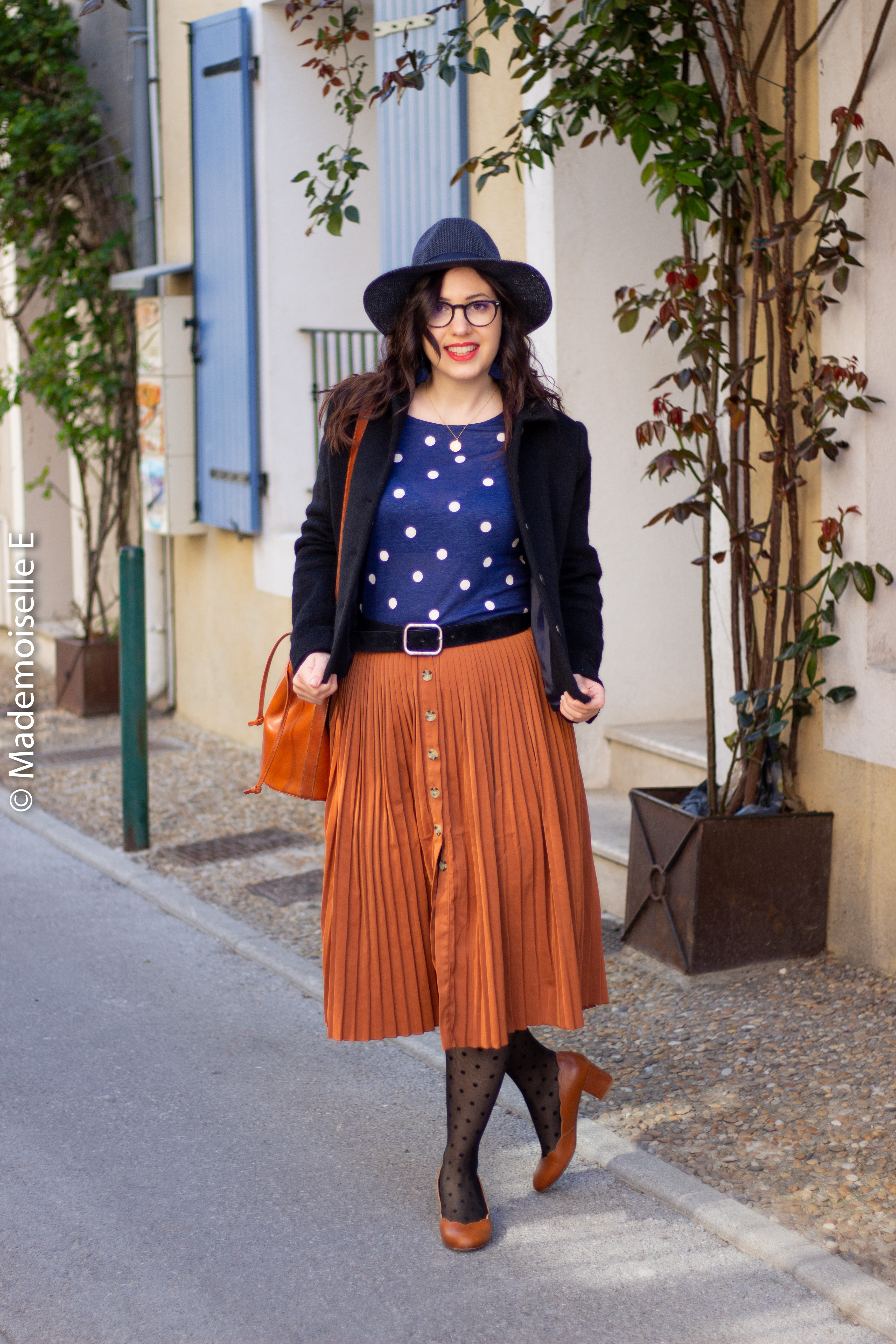 blog-mode-femme-jupe-midi-plissée-camel-17-mademoiselle-e