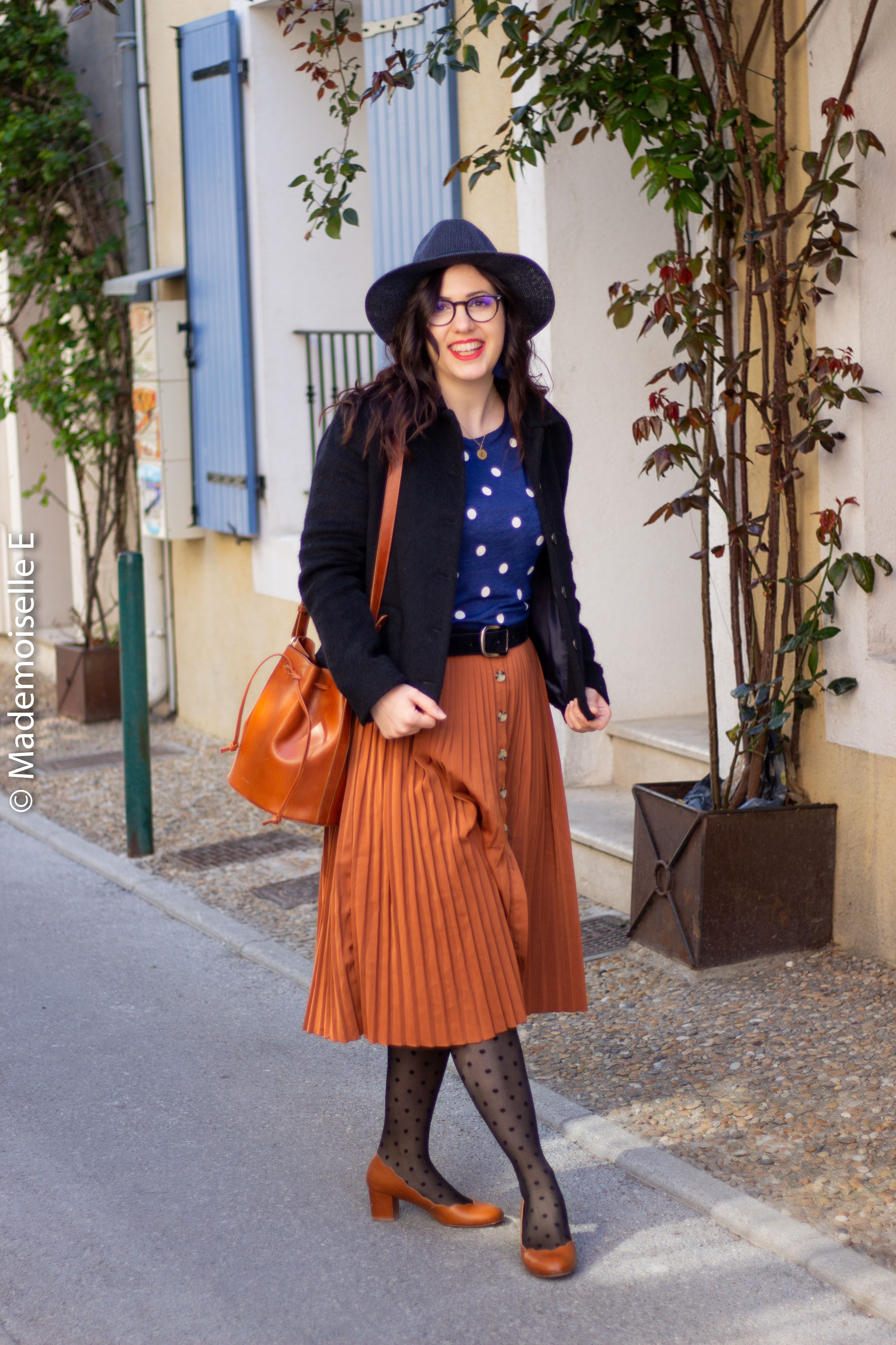 blog-mode-femme-jupe-midi-plissée-camel-18-mademoiselle-e