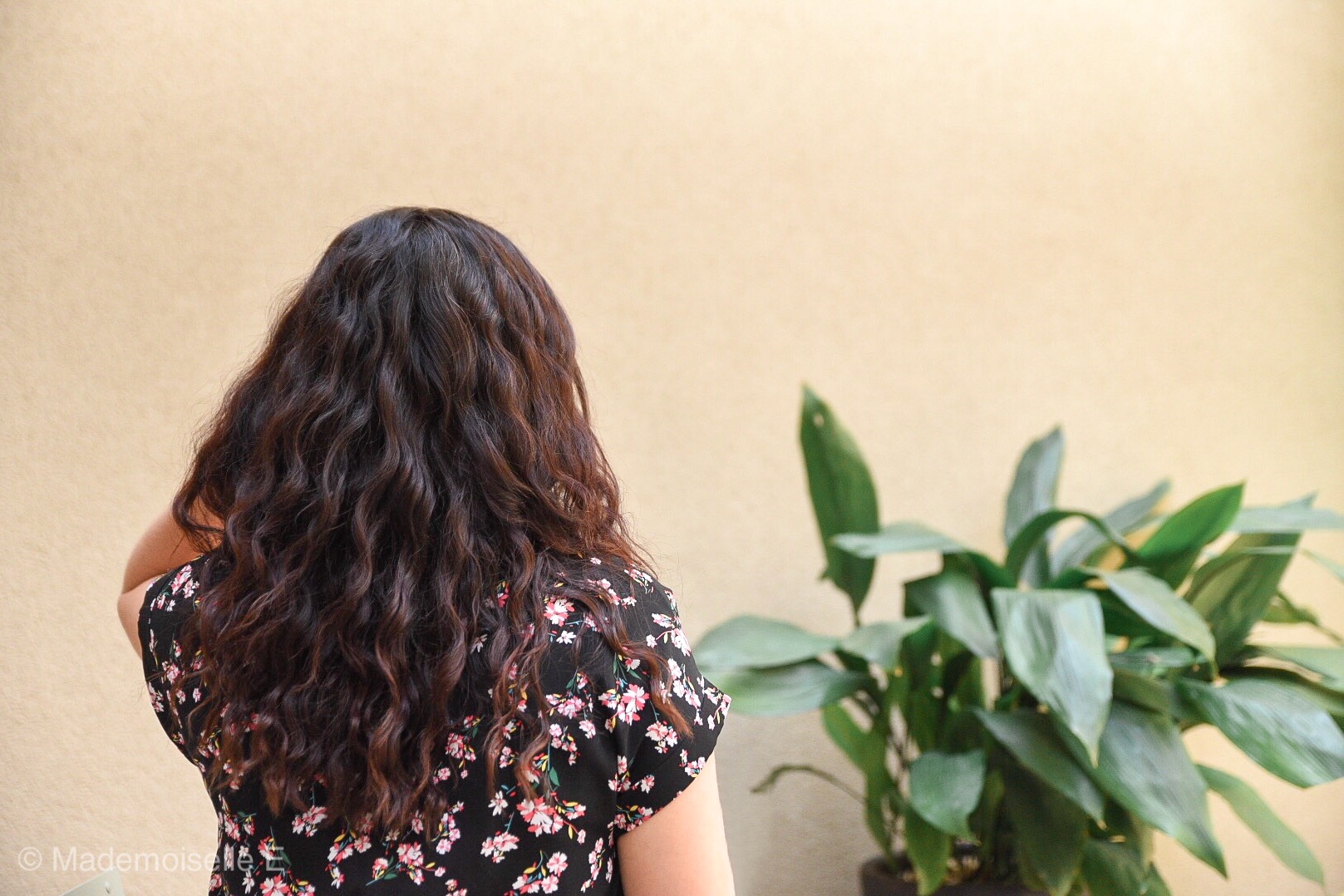 hydrater-nourrir-ses-cheveux-quelle-difference-boucles-1-mademoiselle-e