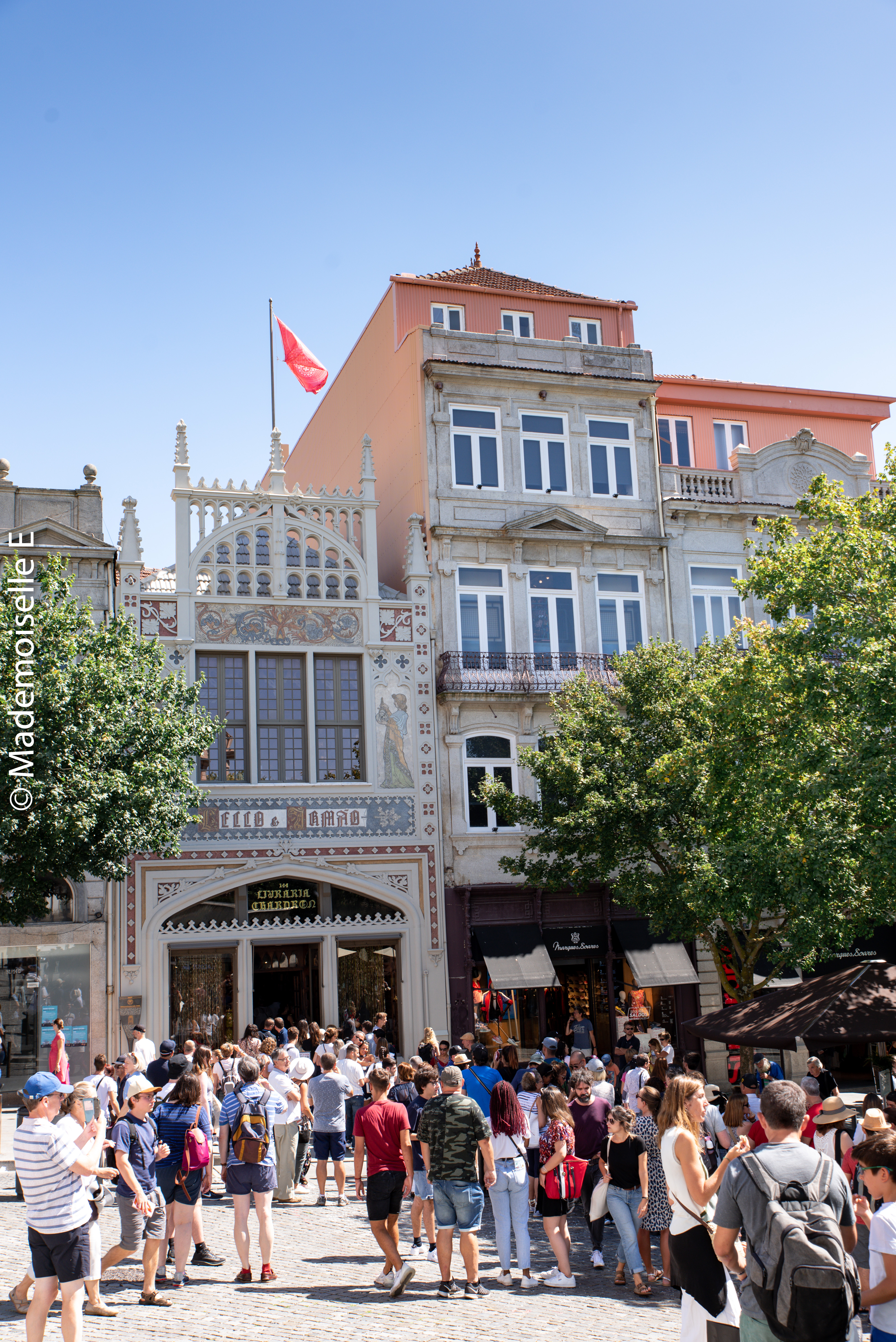 city_guide_porto_Librairie_Lello_et_Irmão_mademoiselle-e