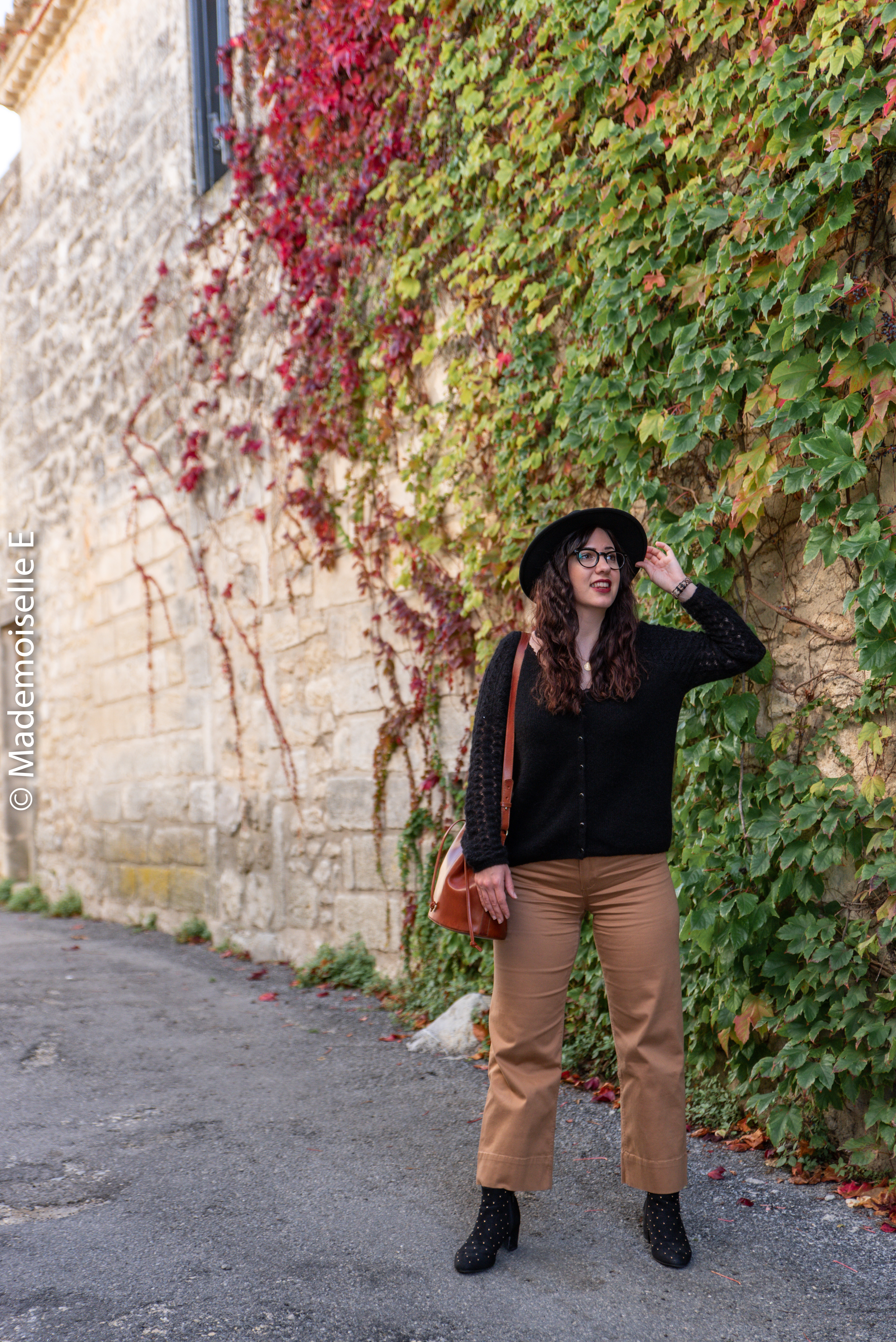 pantalon-camel-7/8-mango-gilet-sesame-16-mademoiselle-e