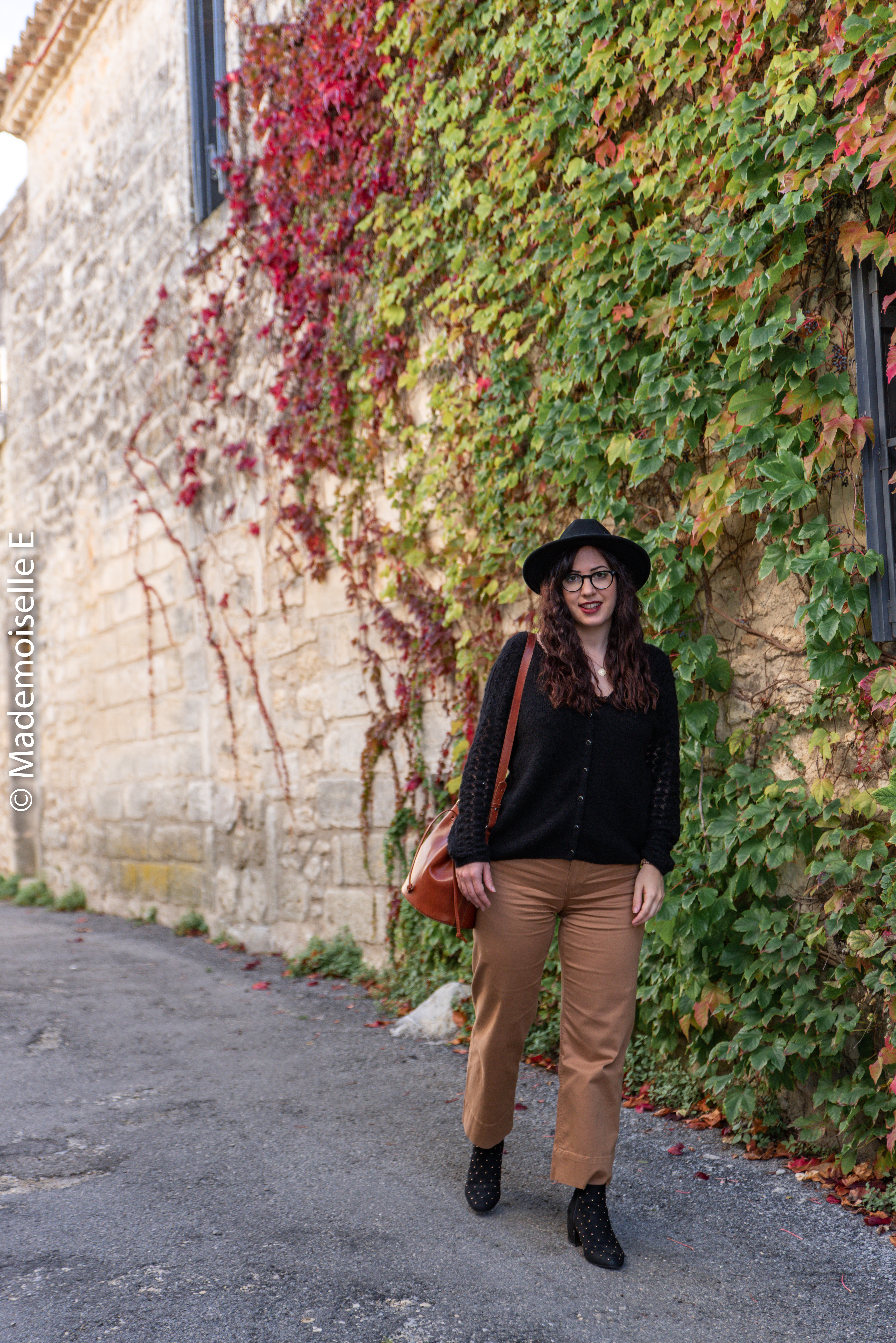 pantalon-camel-7/8-mango-gilet-sesame-15-mademoiselle-e