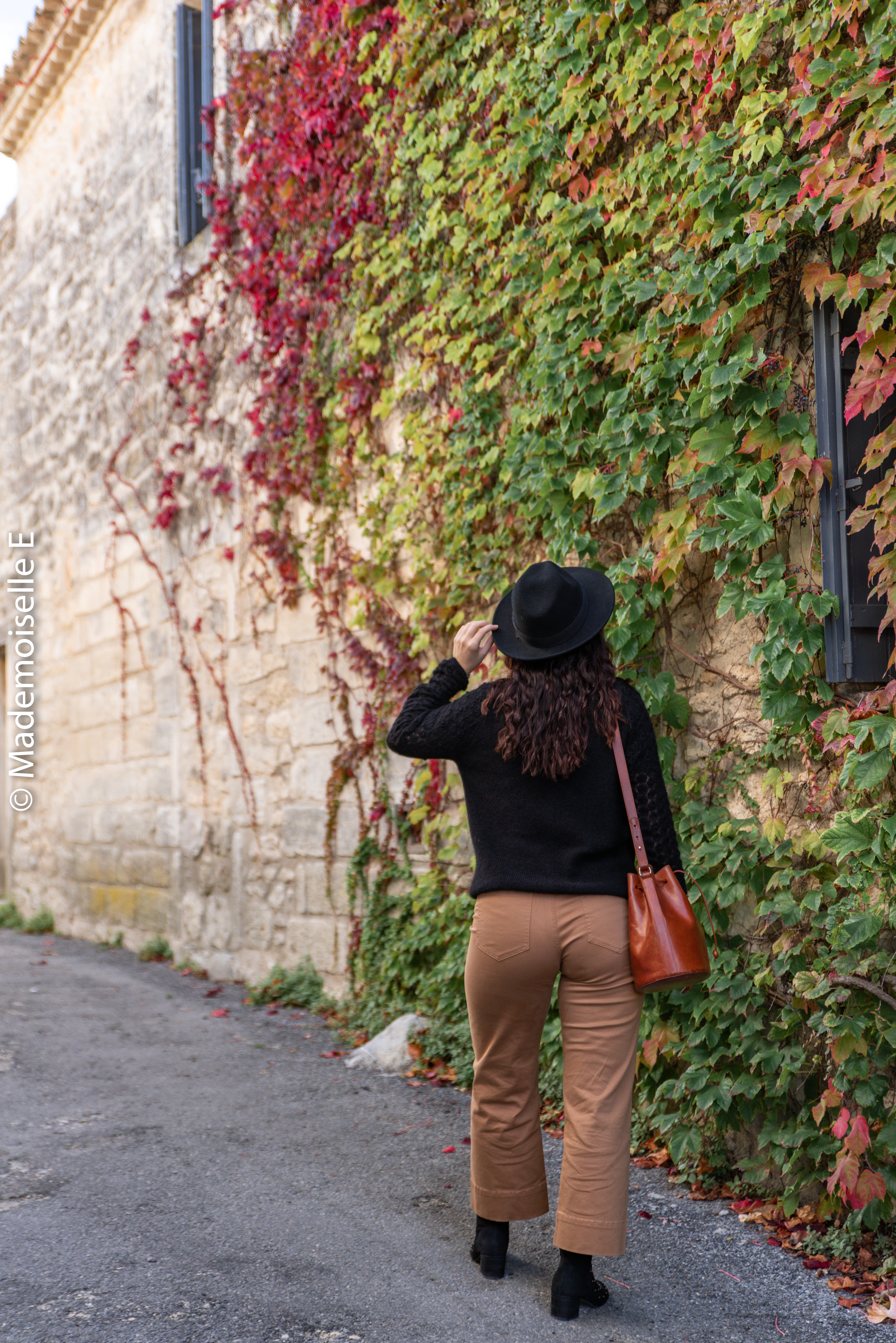 pantalon-camel-7/8-mango-gilet-sesame-13-mademoiselle-e