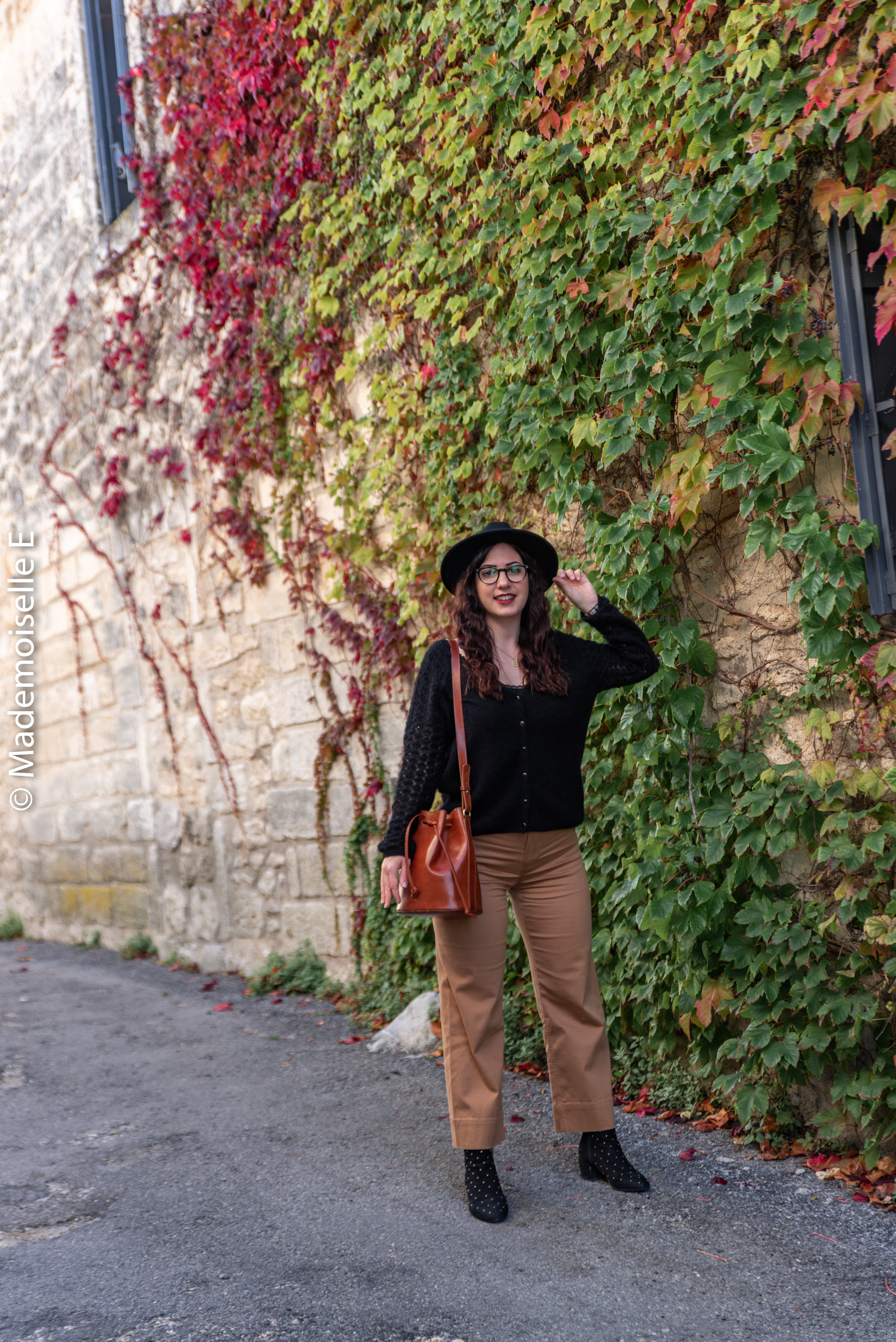 pantalon-camel-7/8-mango-gilet-sesame-11-mademoiselle-e