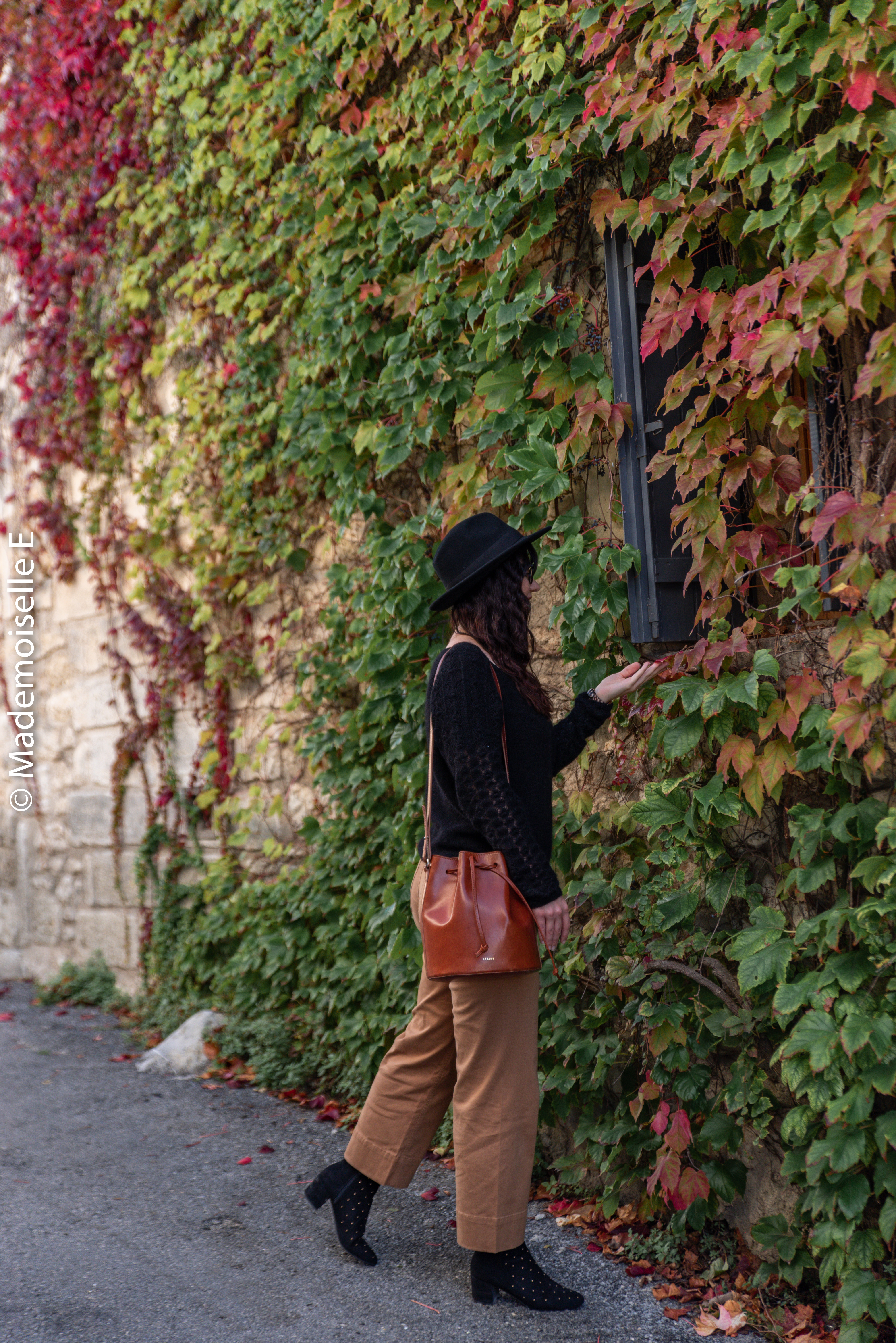 pantalon-camel-7/8-mango-gilet-sesame-9-mademoiselle-e