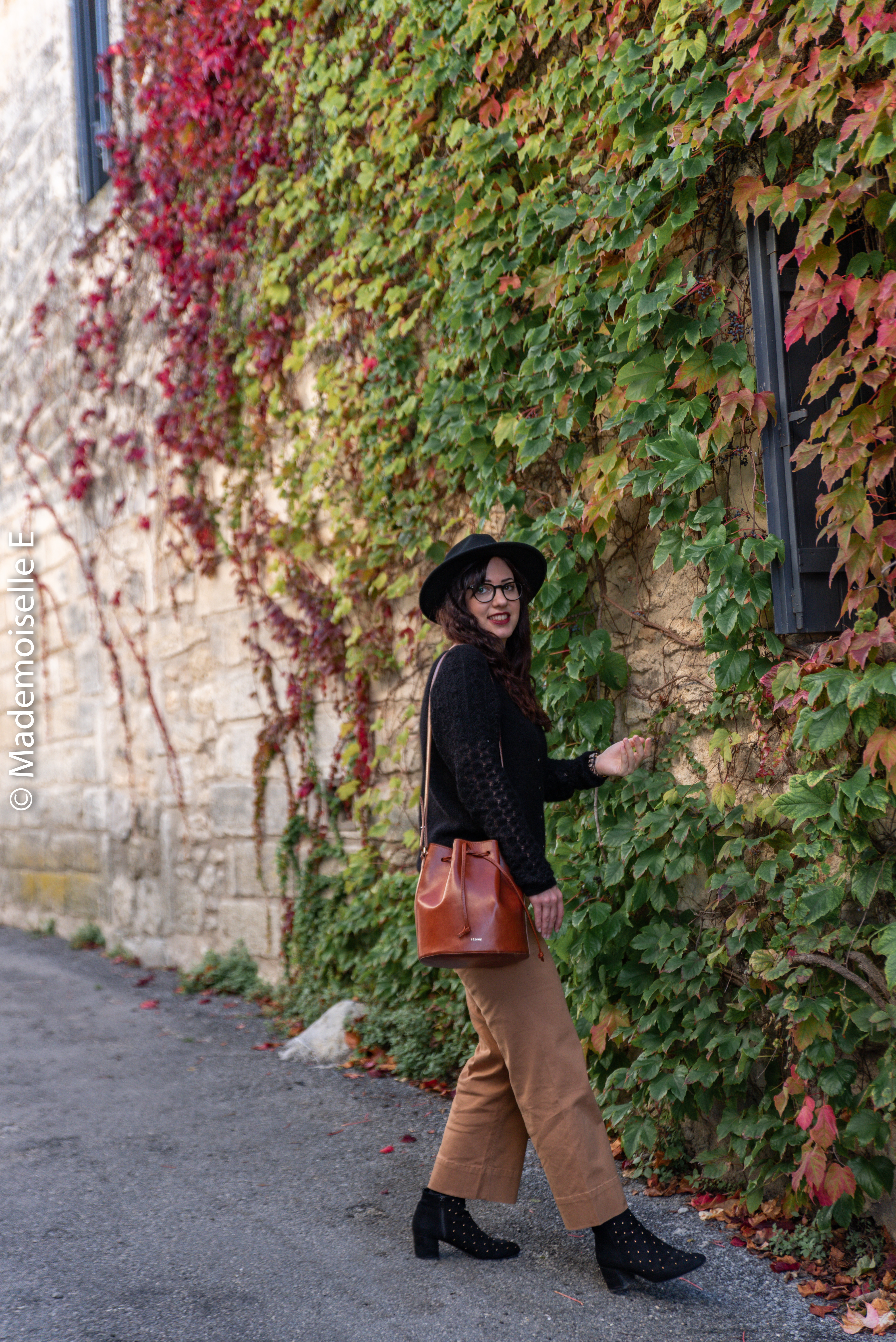 pantalon-camel-7/8-mango-gilet-sesame-8-mademoiselle-e