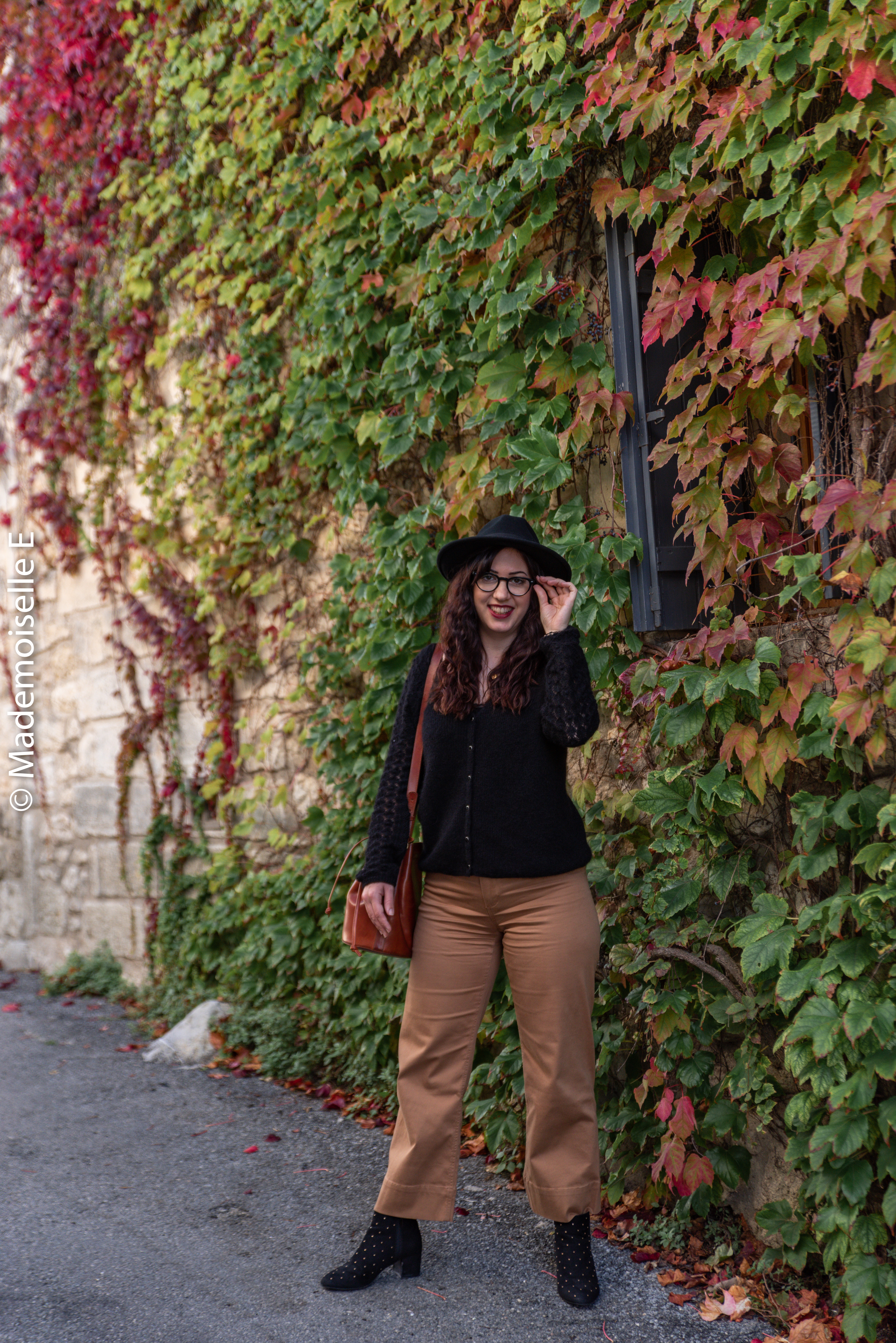 pantalon-camel-7/8-mango-gilet-sesame-7-mademoiselle-e